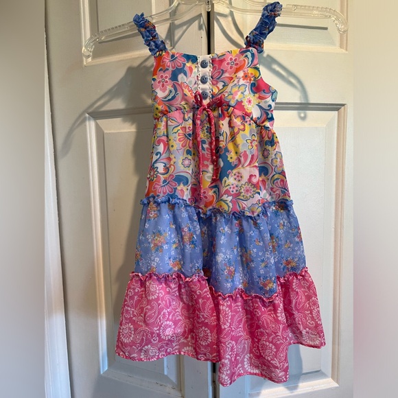 ADORABLE 💙🩷 Tiered, Floral Girls Dress, Ruffle Straps, Lined in White - Picture 7 of 9